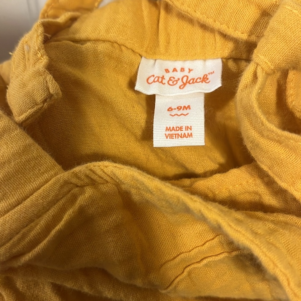 Set of 3 Cat & Jack Romper bundle (6-9mo) - Picture 7 of 10